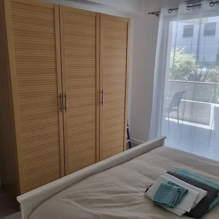 Cozy With Terrace, Parking, 9 Min Train Station Apartamento Baiona