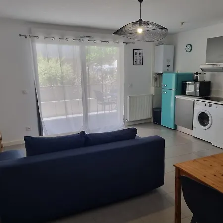 Apartamento Cozy With Terrace, Parking, 9 Min Train Station