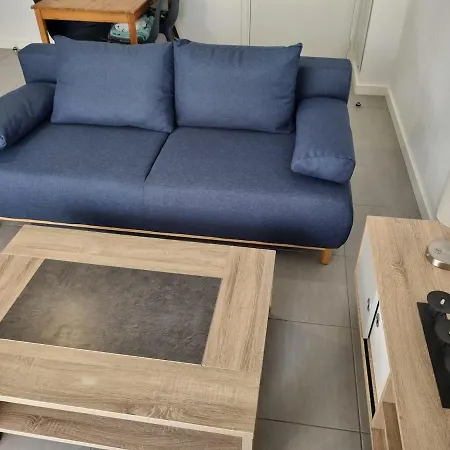 Cozy With Terrace, Parking, 9 Min Train Station